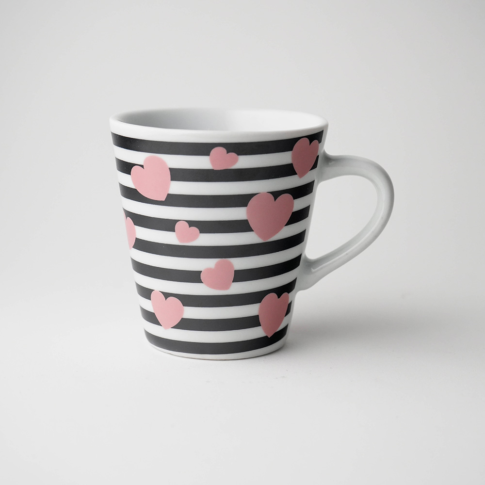 par-canecas-tulipa-listras-pretas-coracoes-rosa-dueto-2