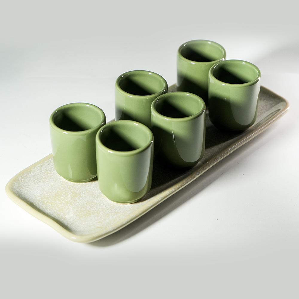kit-essenza-mini-copos-ceramica-verde-musgo-bandeja-7-itens